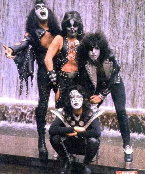 quotes on kiss. quotes about kiss