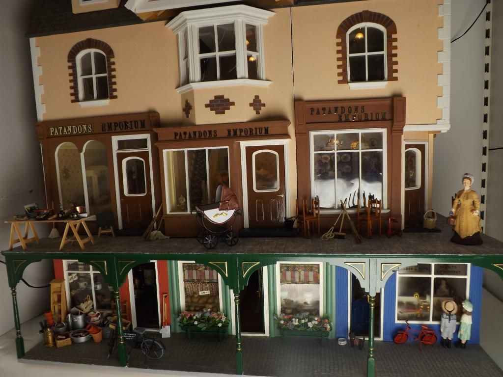 MASSIVE DOLLS HOUSE EMPORIUM, SHOPS ARCADE FULLY FURNISHED ELECTRIC