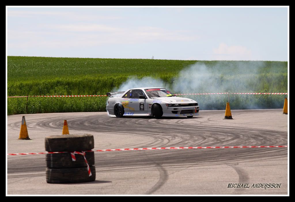http://i933.photobucket.com/albums/ad177/Micke_a/Drifting%20Alstad/DriftingAlstad24.jpg