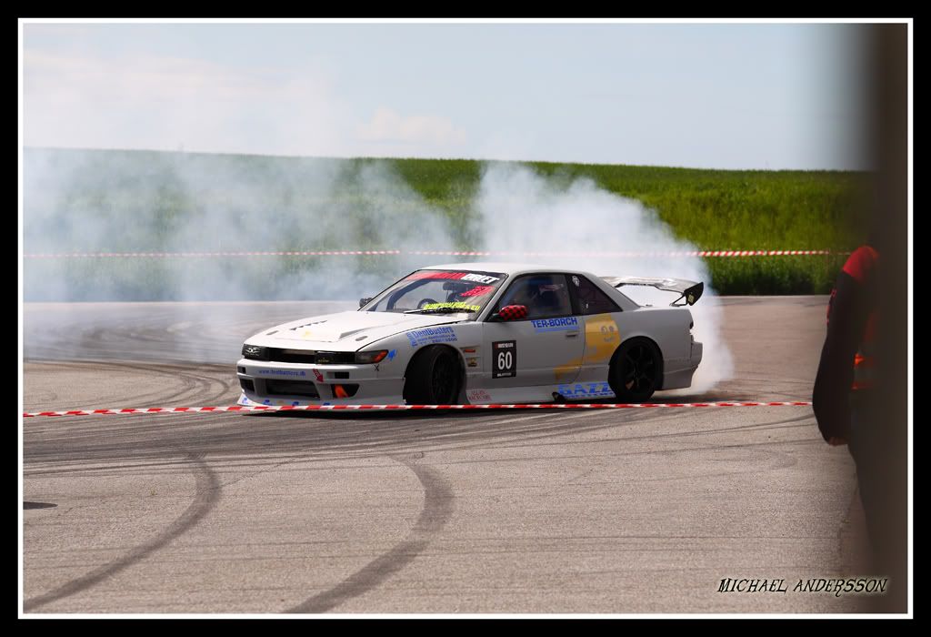http://i933.photobucket.com/albums/ad177/Micke_a/Drifting%20Alstad/DriftingAlstad26.jpg