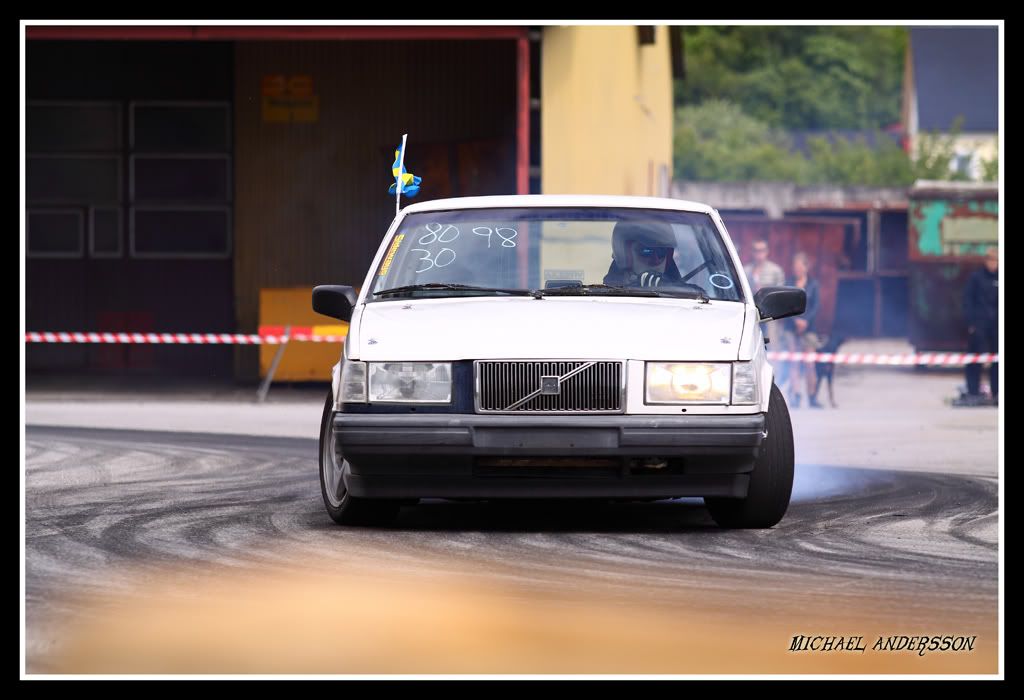 http://i933.photobucket.com/albums/ad177/Micke_a/Drifting%20Alstad/DriftingAlstad93.jpg