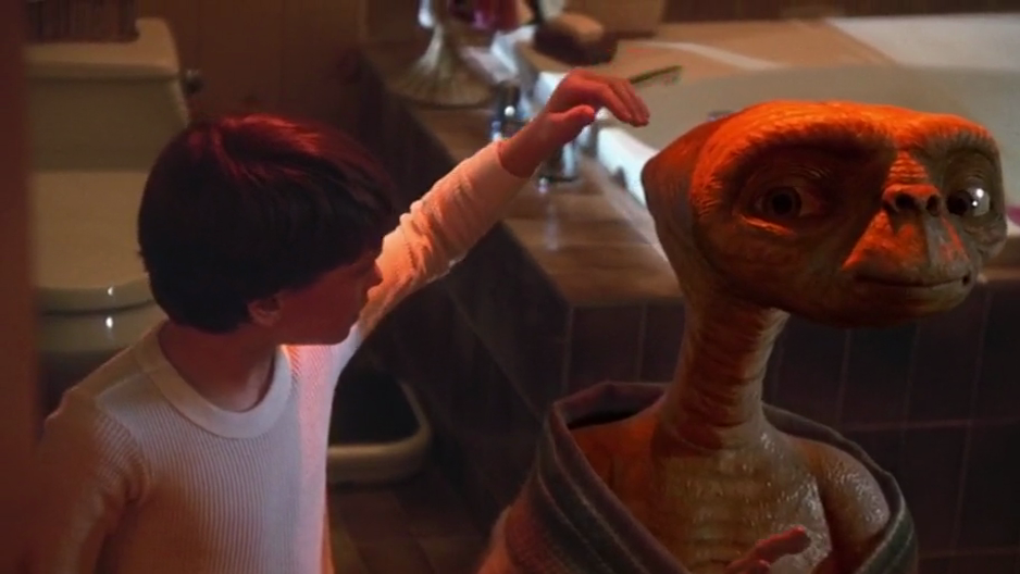 5476444448_ET_The_Extra_Terrestrial_1982.png