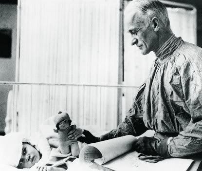 CushingWpatient, Dr. Harvey Cushing, Pioneer Neurosurgeon