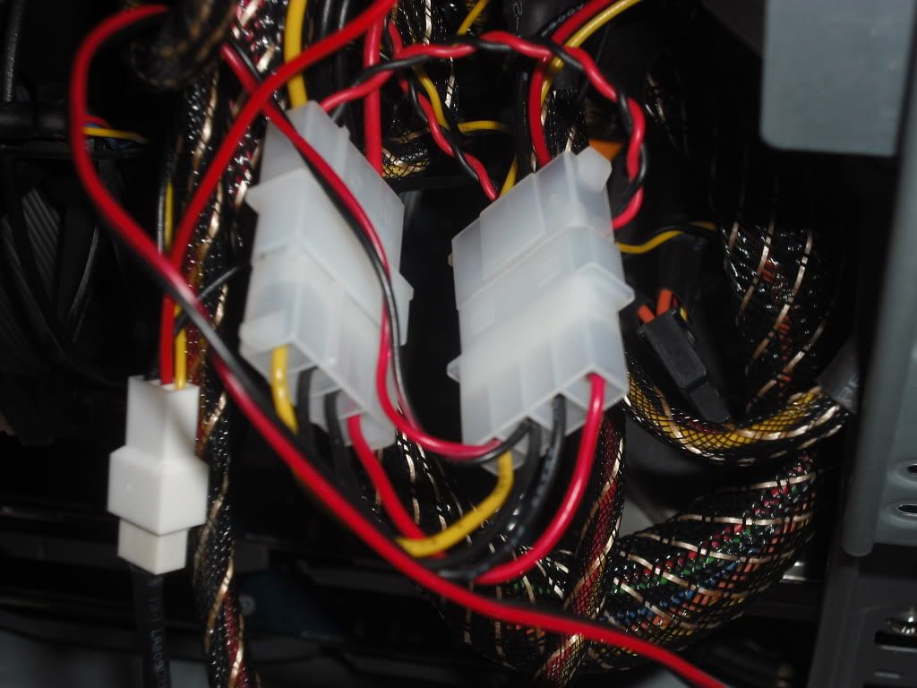 Help!I'm having a hard time removing these molex connectors. Tom's